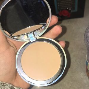 Brand new it cosmetic never used foundation